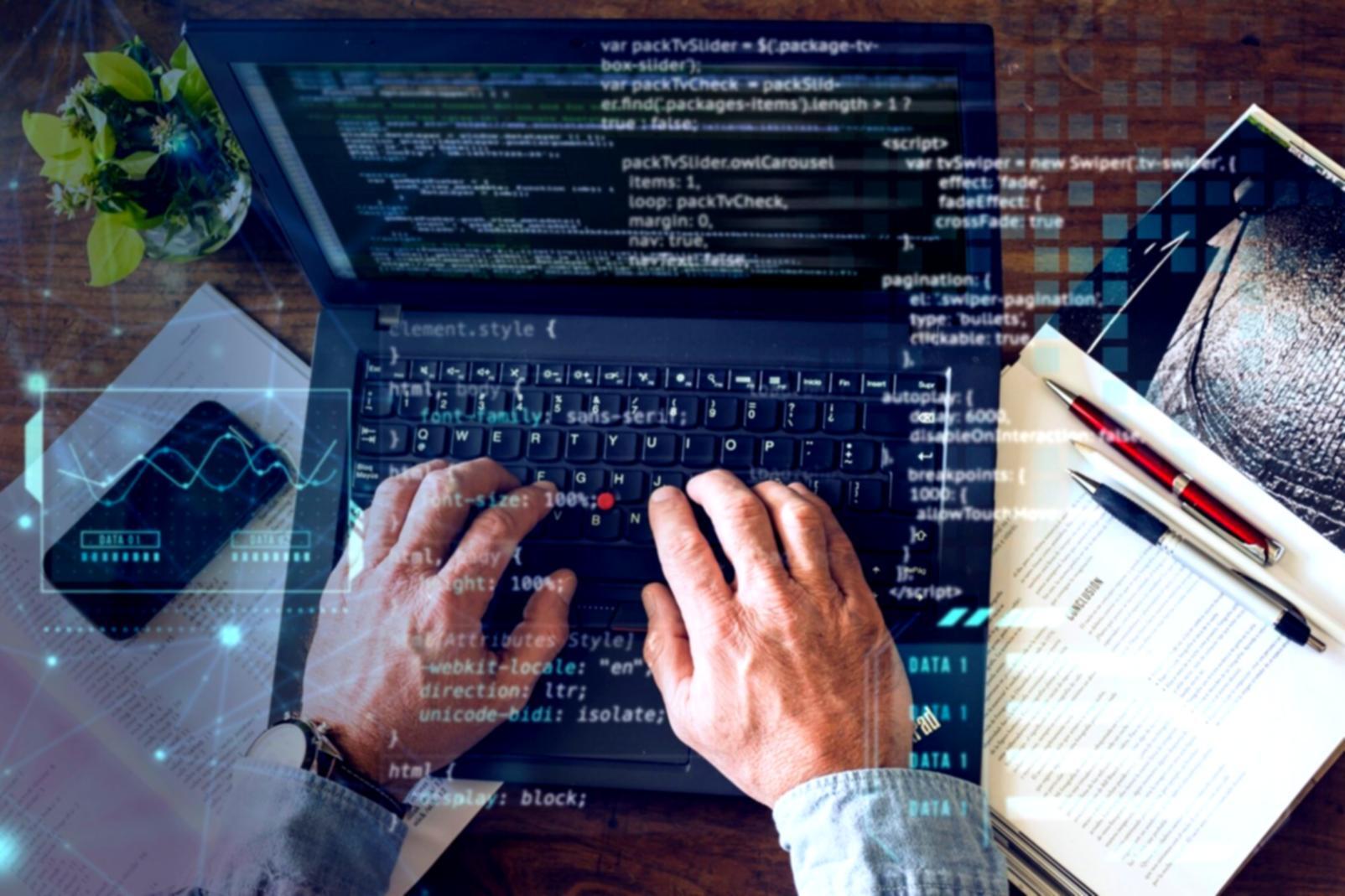 UX-Experte bei der Arbeit an einem Designprojekt